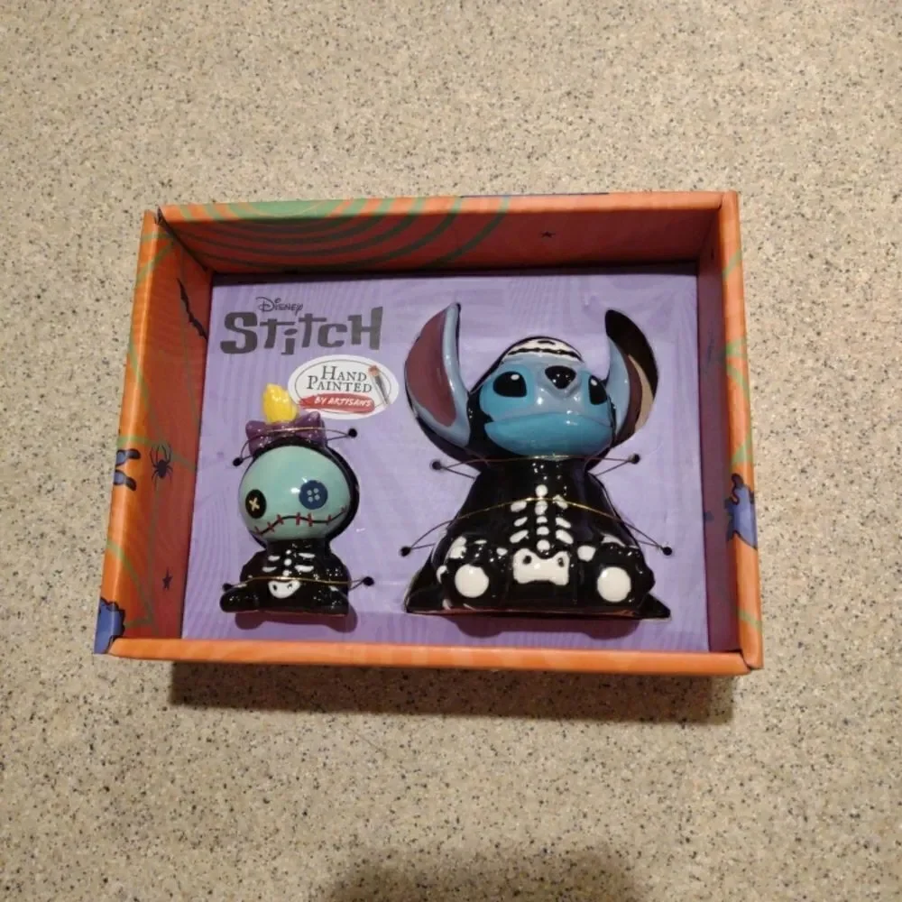 👍 Halloween Stitch  Skeleton Salt and Pepper Shakers New. C6